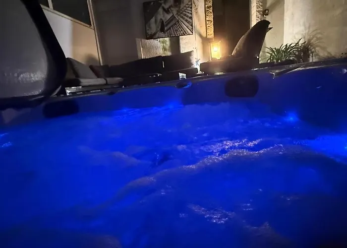 Сasa de vacaciones Maison Avec Jacuzzi Extérieur *